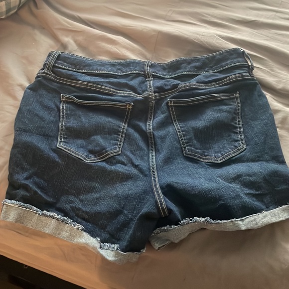 Torrid size 12 stretch denim shorts - Picture 4 of 4